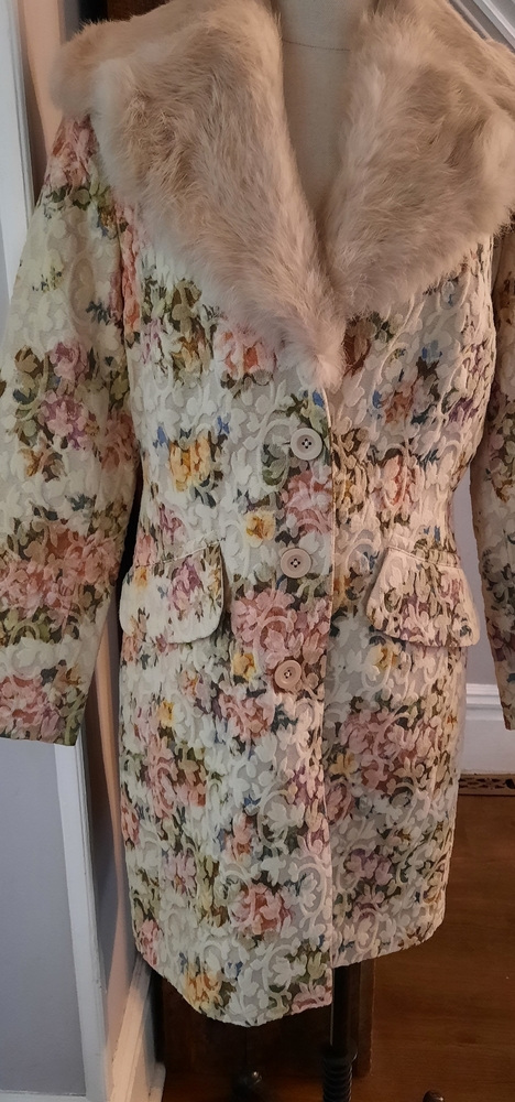 Revue Vintage Spring Tapestry Coat with Fur Collar
